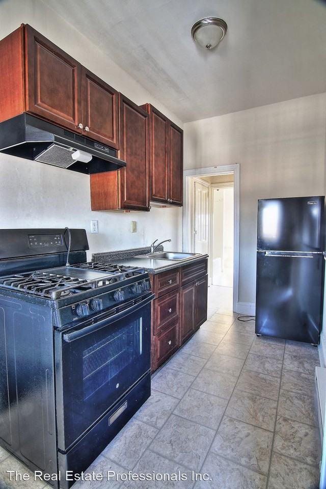 417 Glasgow Street - Photo 2 of 5