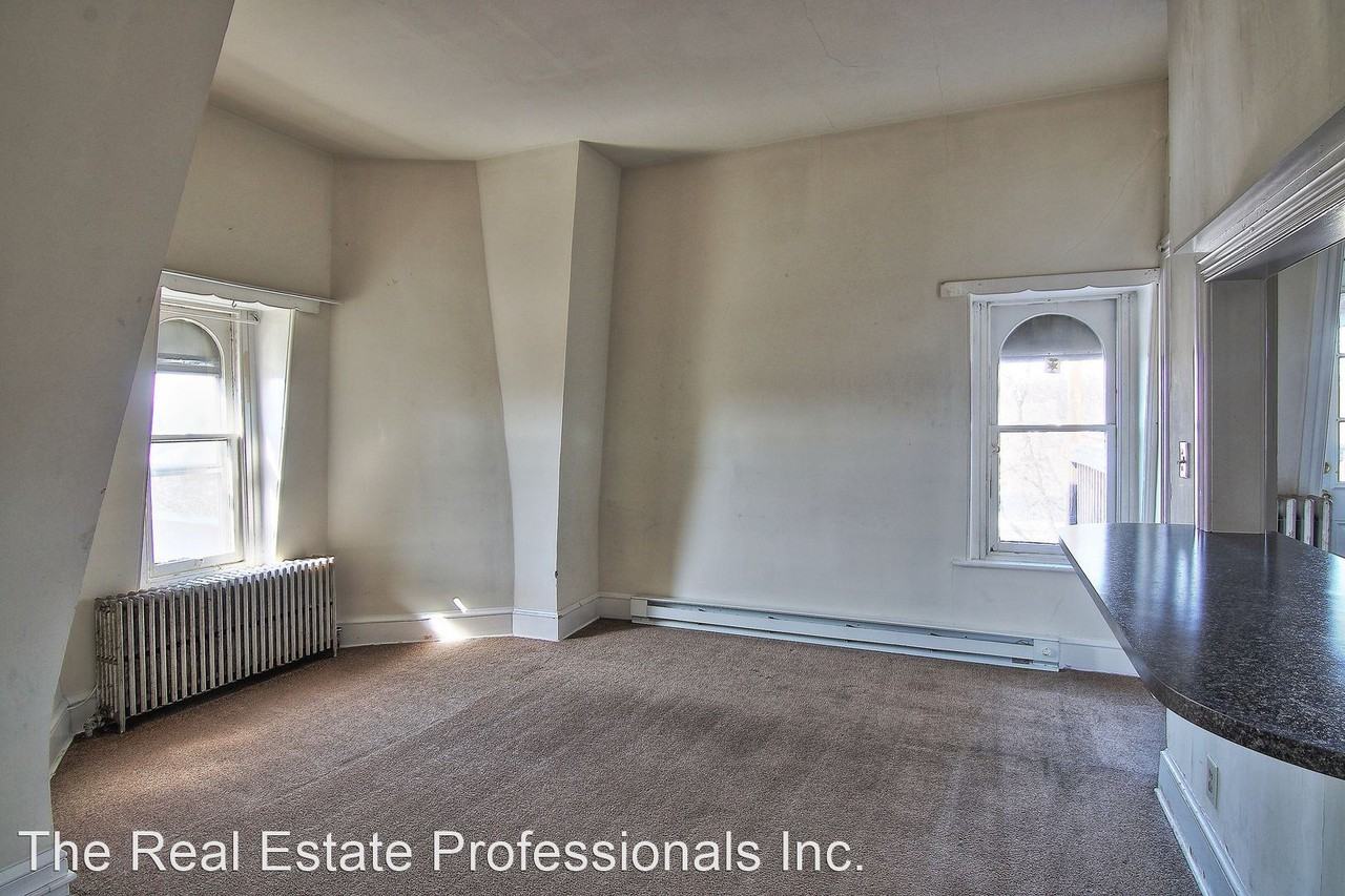 417 Glasgow Street - Photo 3 of 5