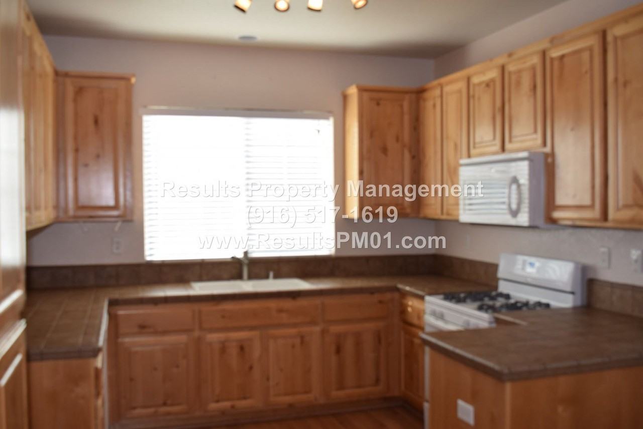 1466 Grey Bunny Dr - Photo 2 of 9