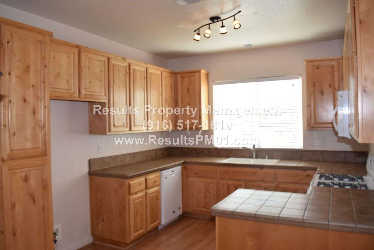 1466 Grey Bunny Dr - Photo 3 of 9