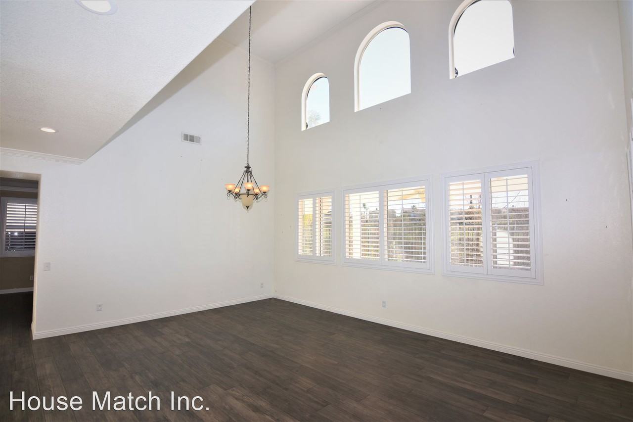 29607 Troon Ct - Photo 3 of 32