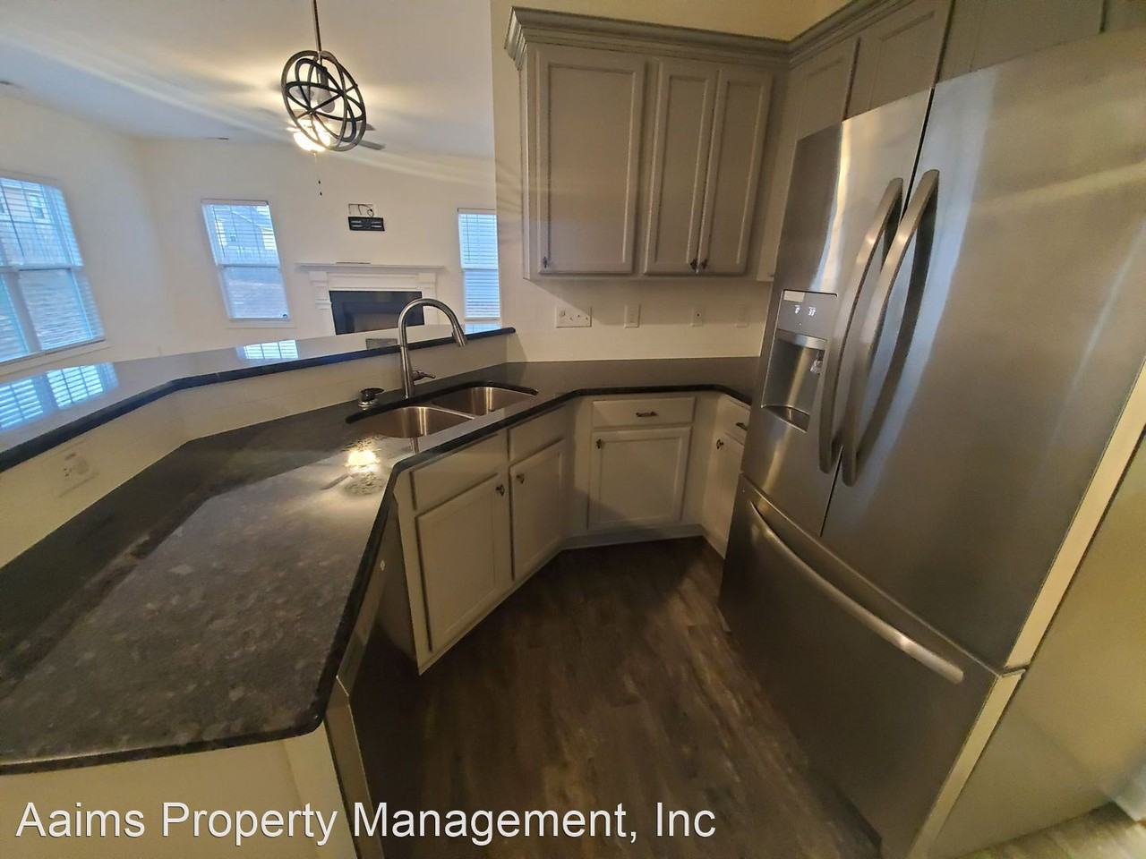 1717 Cherry Point Dr - Photo 3 of 31