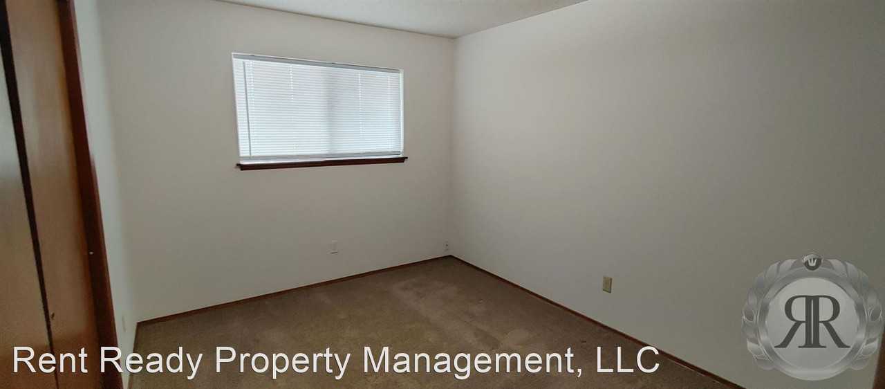 607 Sage Ave - Photo 3 of 20