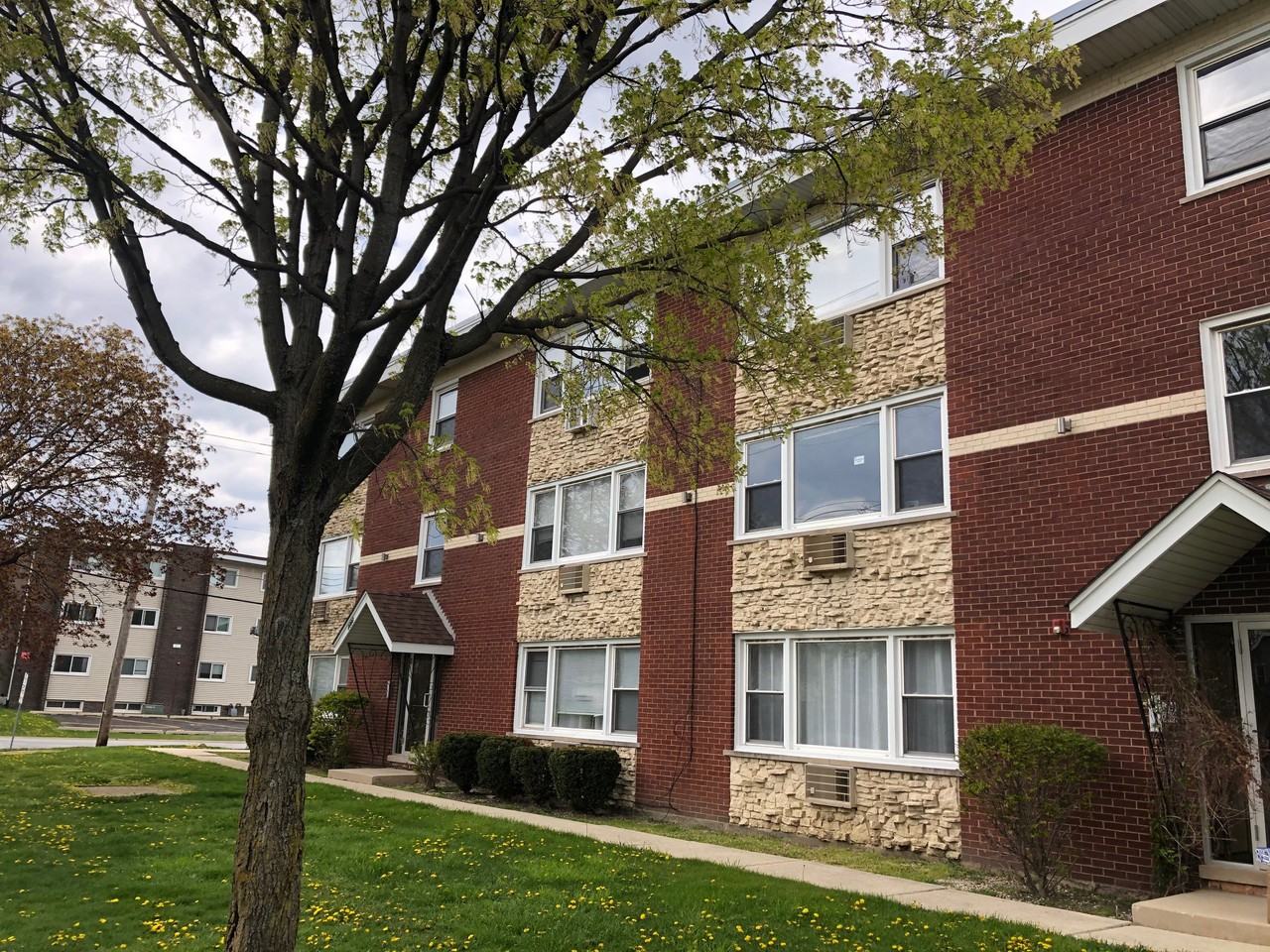 8424 W 87th St - Photo 2 of 18