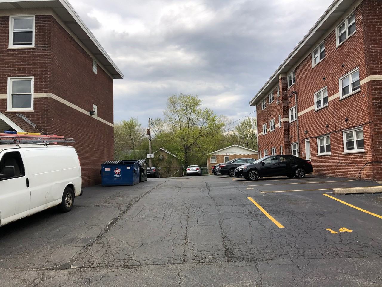 8424 W 87th St - Photo 3 of 18