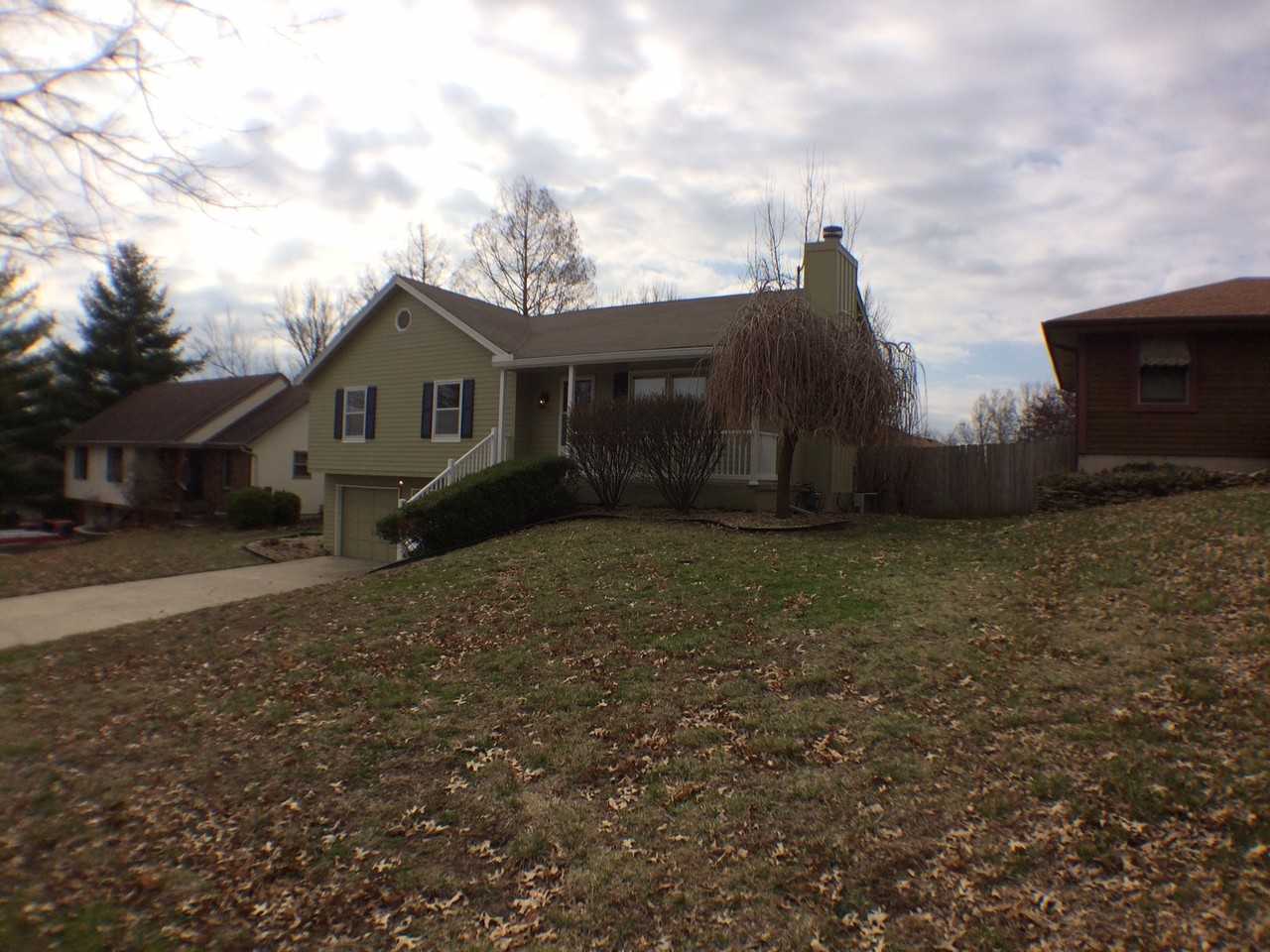 7609 NW Belvedere Pkwy - Photo 2 of 18