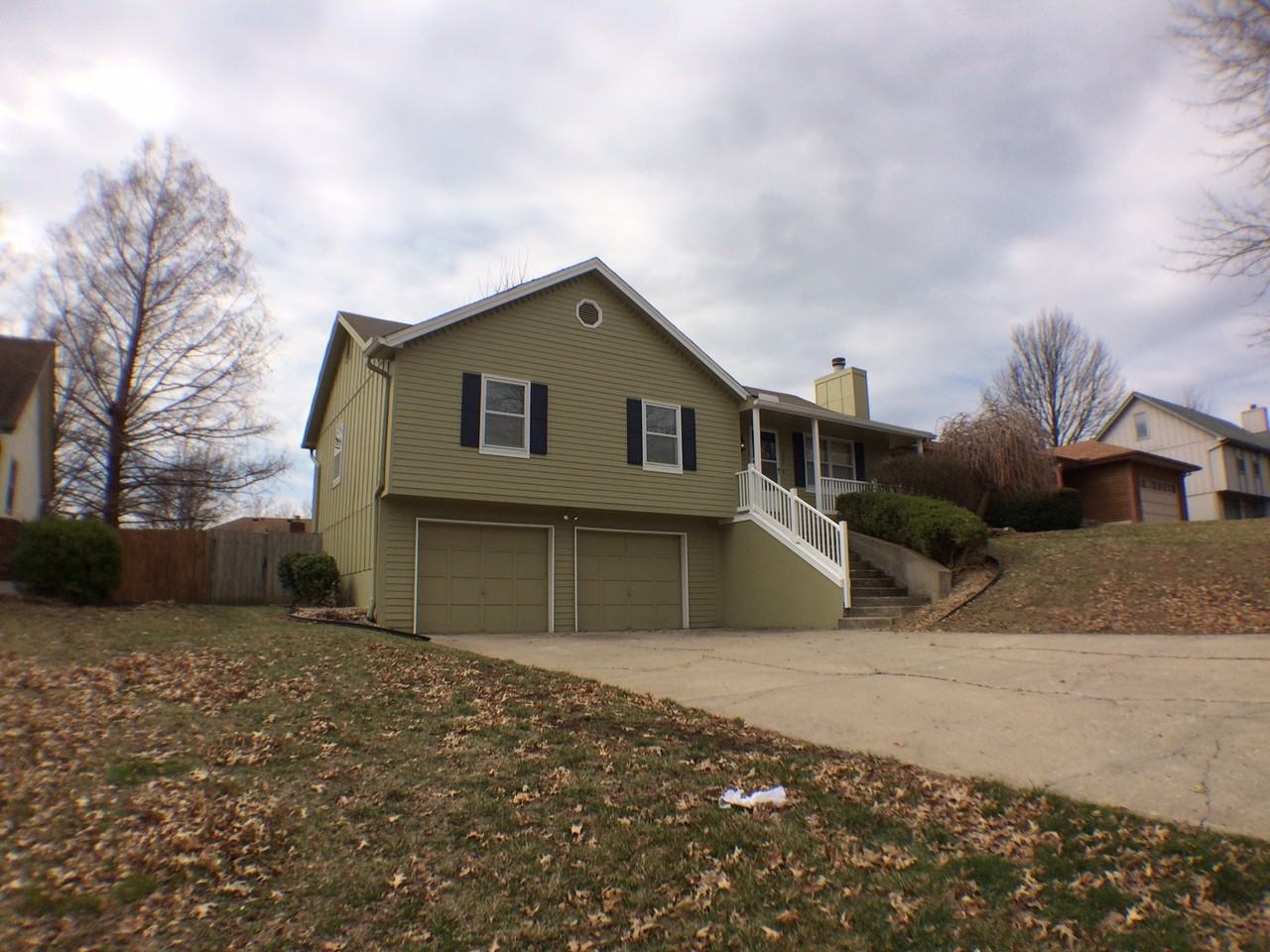 7609 NW Belvedere Pkwy - Photo 3 of 18