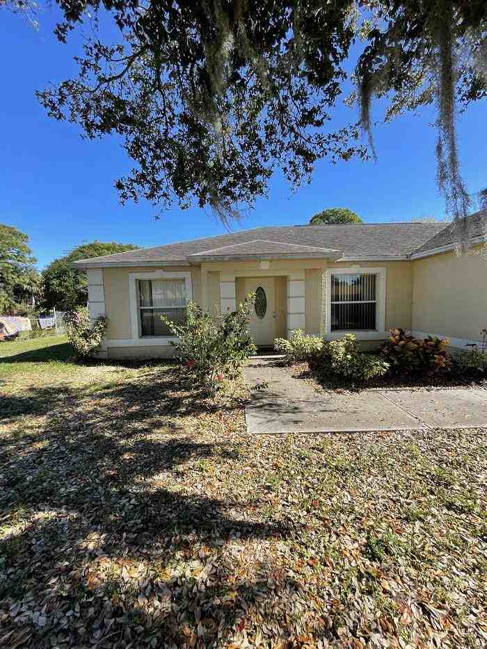 3060 Sea Gate Cir - Photo 3 of 28