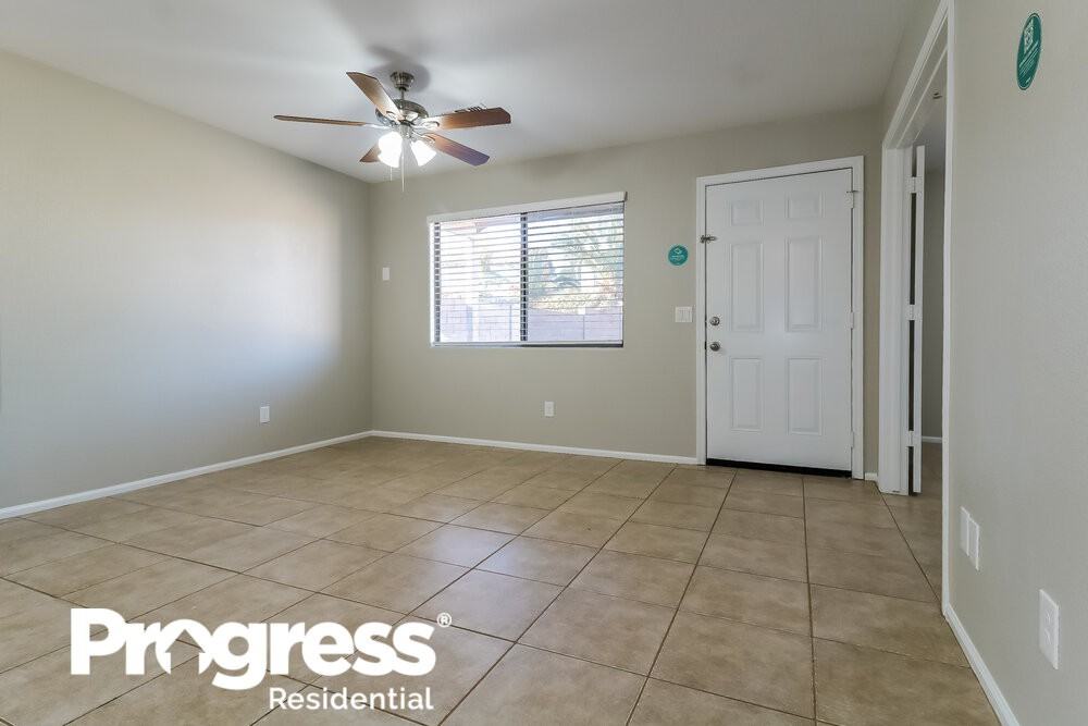 12508 W Windsor Blvd - Photo 3 of 16