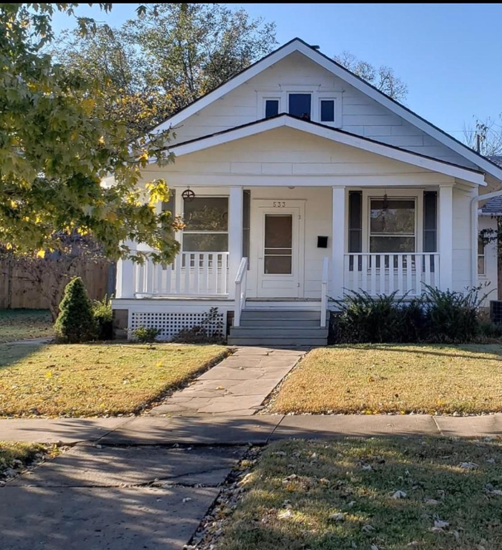 533 E 9th St - Photo 2 of 31