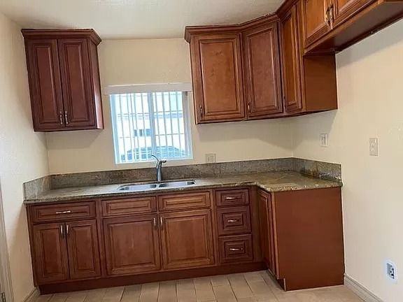 1640 259th St - Photo 3 of 8