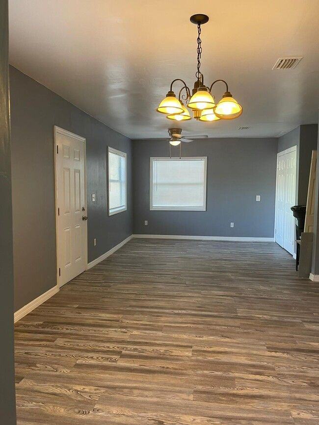 2524 Hiland St - Photo 2 of 10