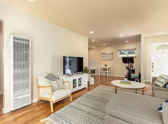 824 Fremont St - Photo 3 of 19