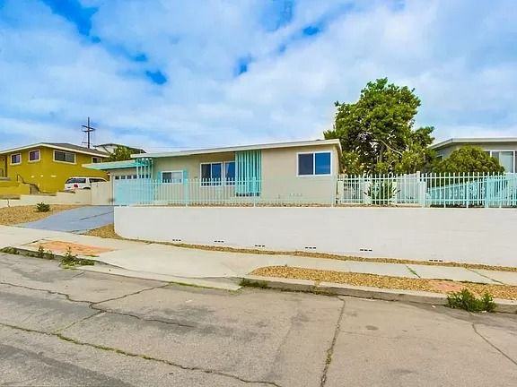 129 S San Jacinto Dr - Photo 3 of 26