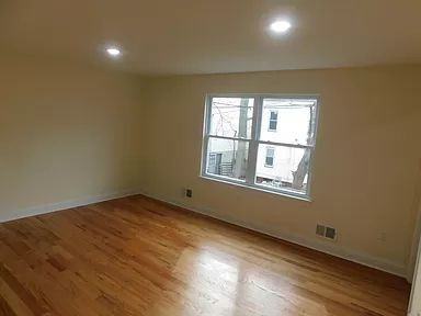 188 Custer Ave - Photo 3 of 8