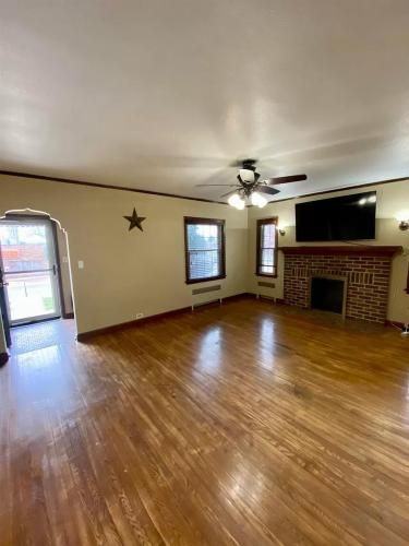 339 1st Ave E - Photo 2 of 9