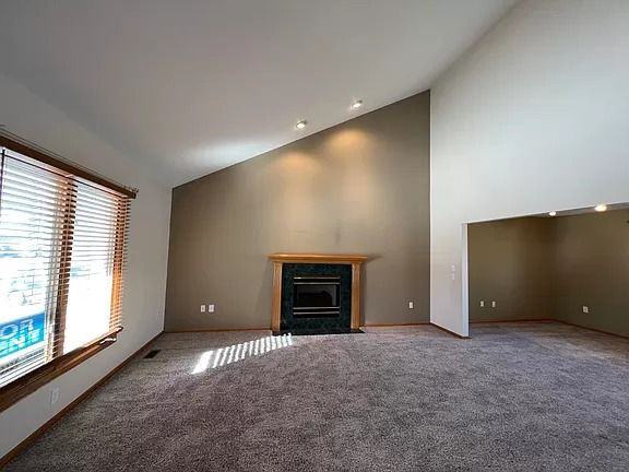 15177 Hawthorn Dr - Photo 2 of 19