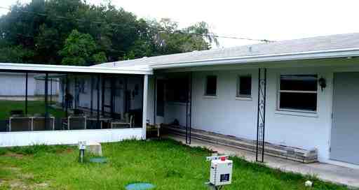 411 Burbank Ave - Photo 2 of 3