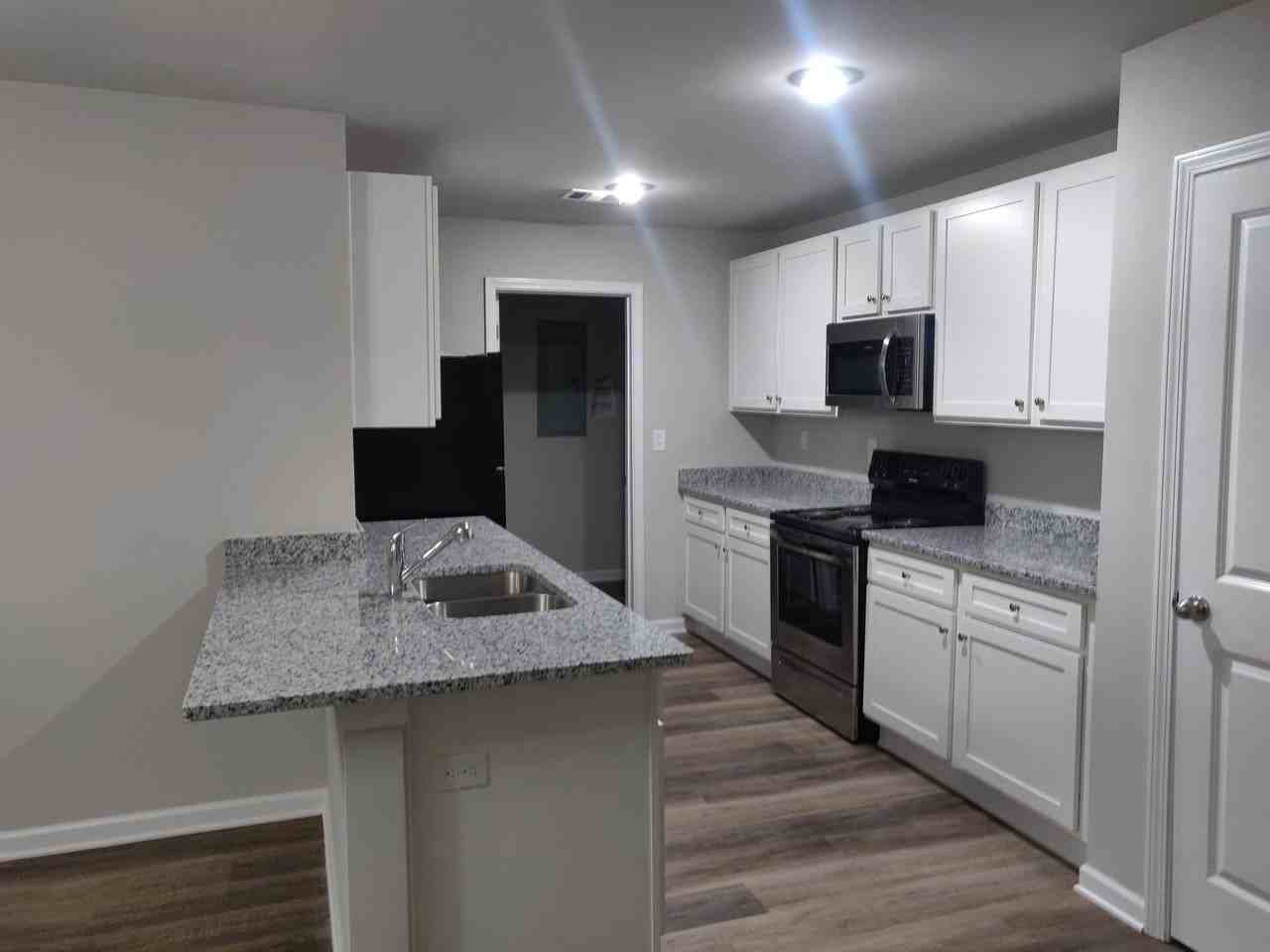 104 Fisher Way - Photo 3 of 13