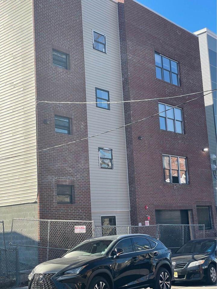 154 Hamilton Avenue - Photo 3 of 11