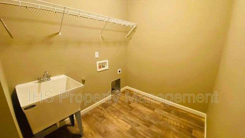 3907 Charleston Ln - Photo 7 of 20