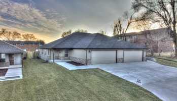 featured image of 2850 E Stanford St