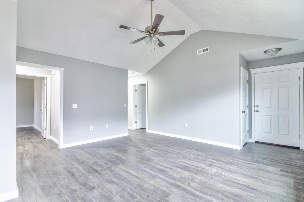 2850 E Stanford St - Photo 4 of 17