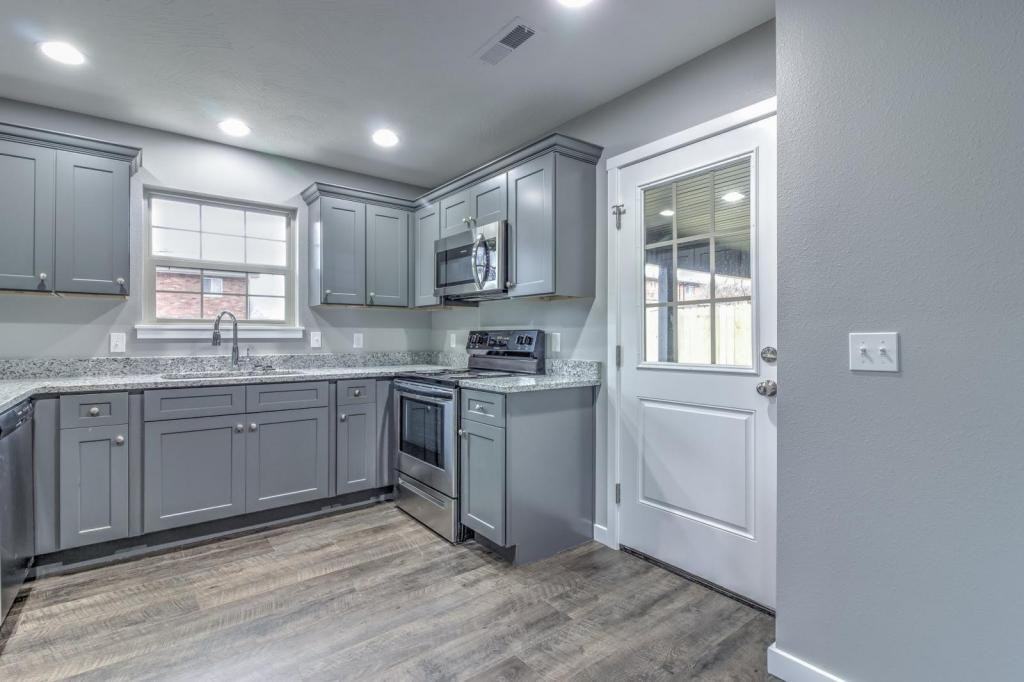 2850 E Stanford St - Photo 5 of 17