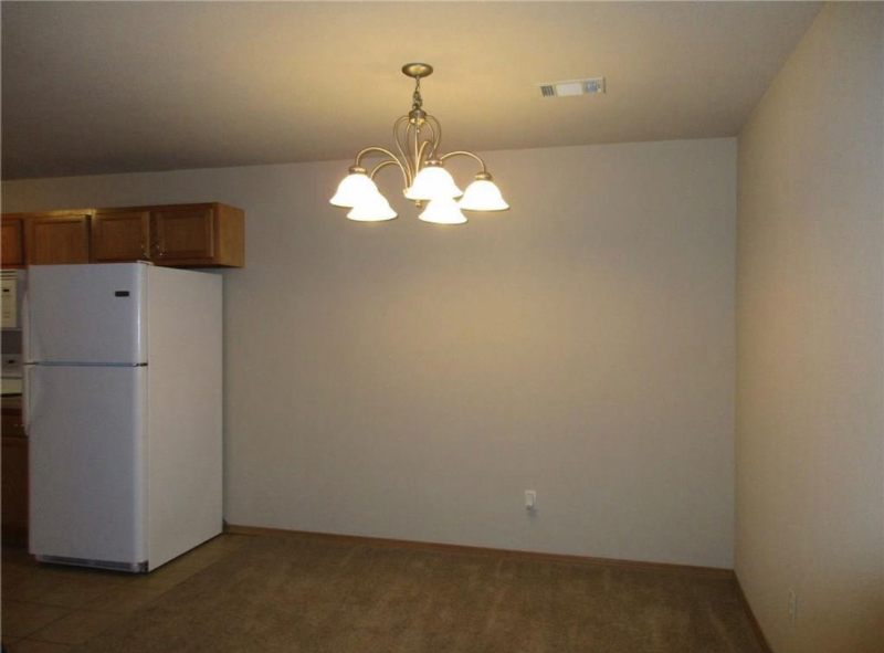 1811 Ingalls Ln - Photo 3 of 10