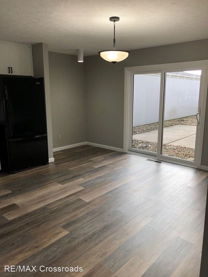 11016 Eastwind Ct - Photo 3 of 15