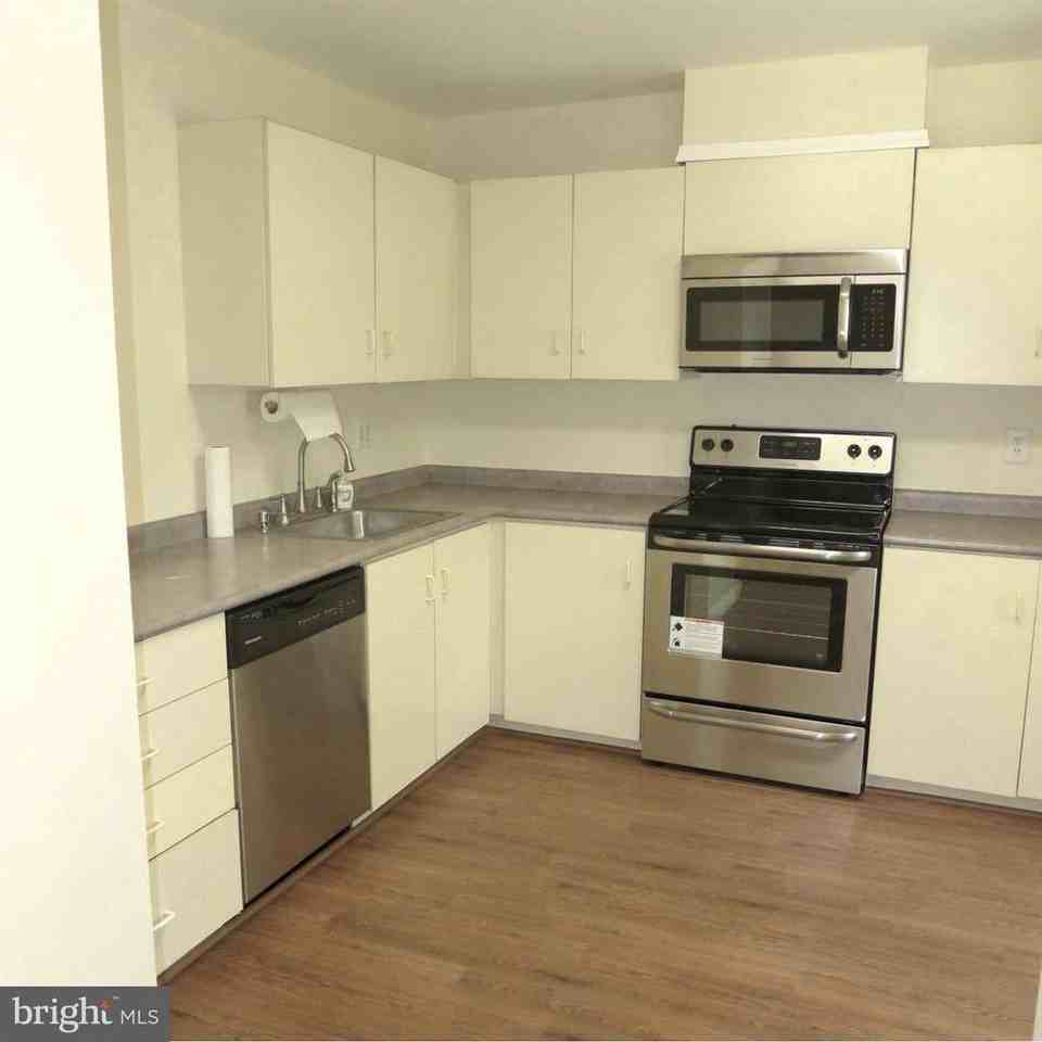 36 Hamlet Dr - Photo 2 of 22