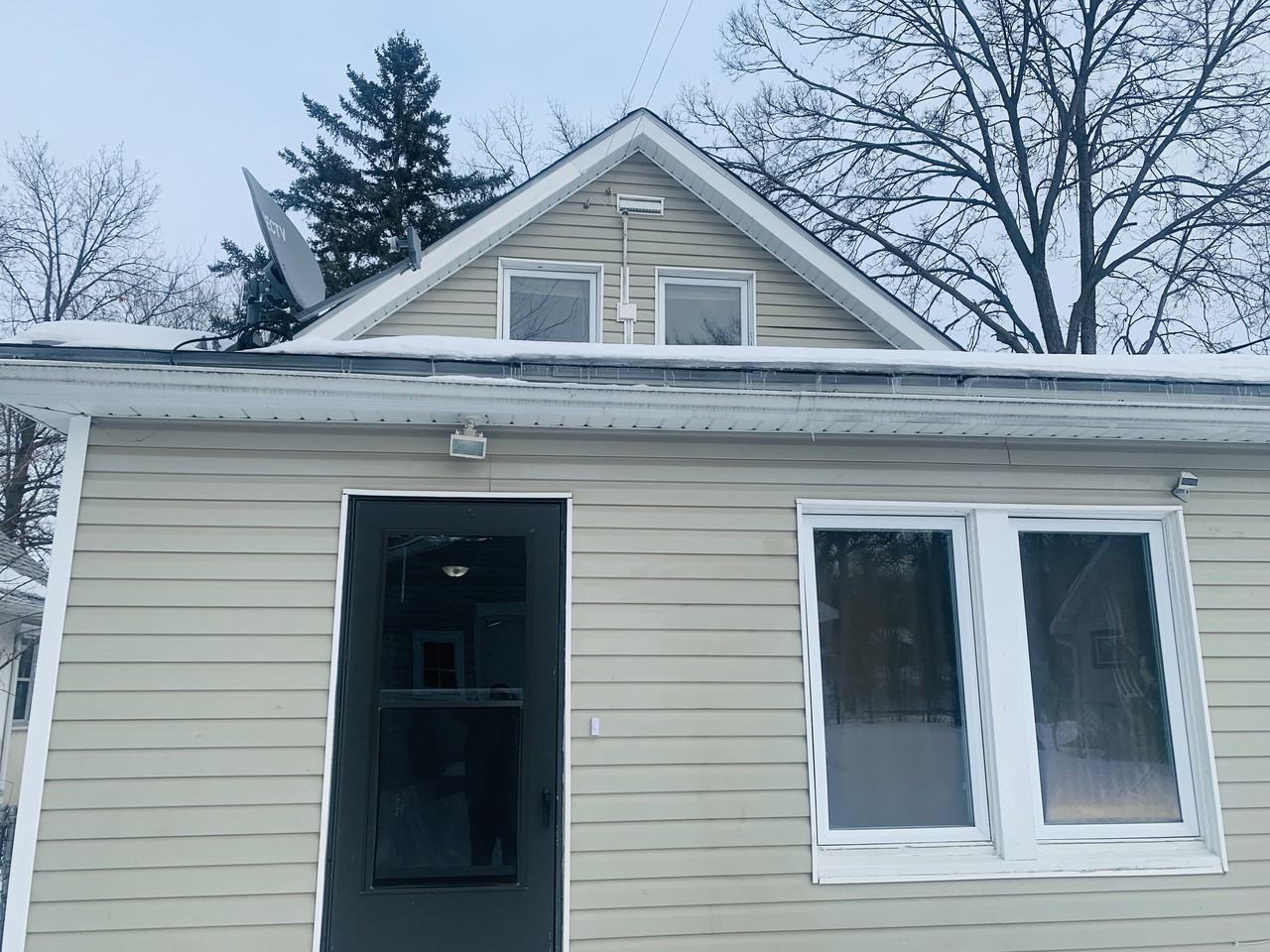 3307 Russell Ave N - Photo 3 of 22