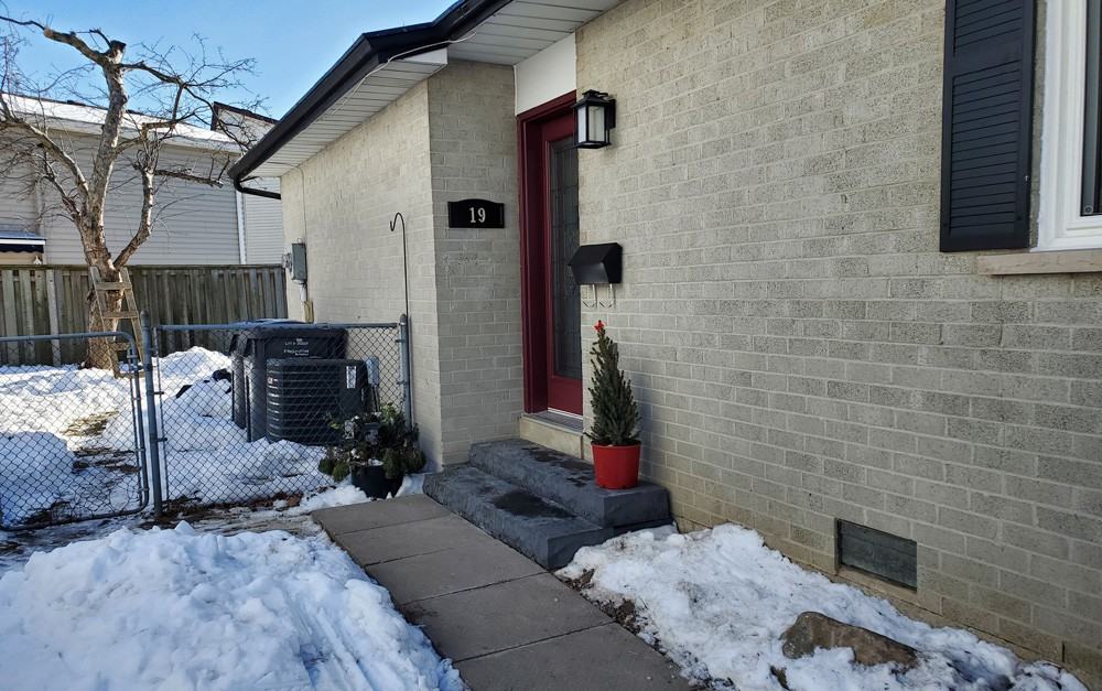 19 Hazelglen Court - Photo 2 of 14