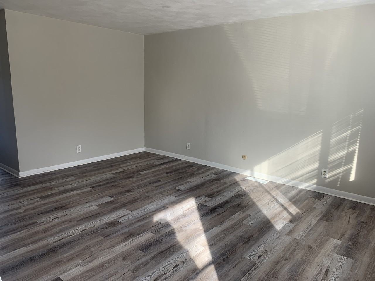 425 West Altorfer Lane - Photo 2 of 13