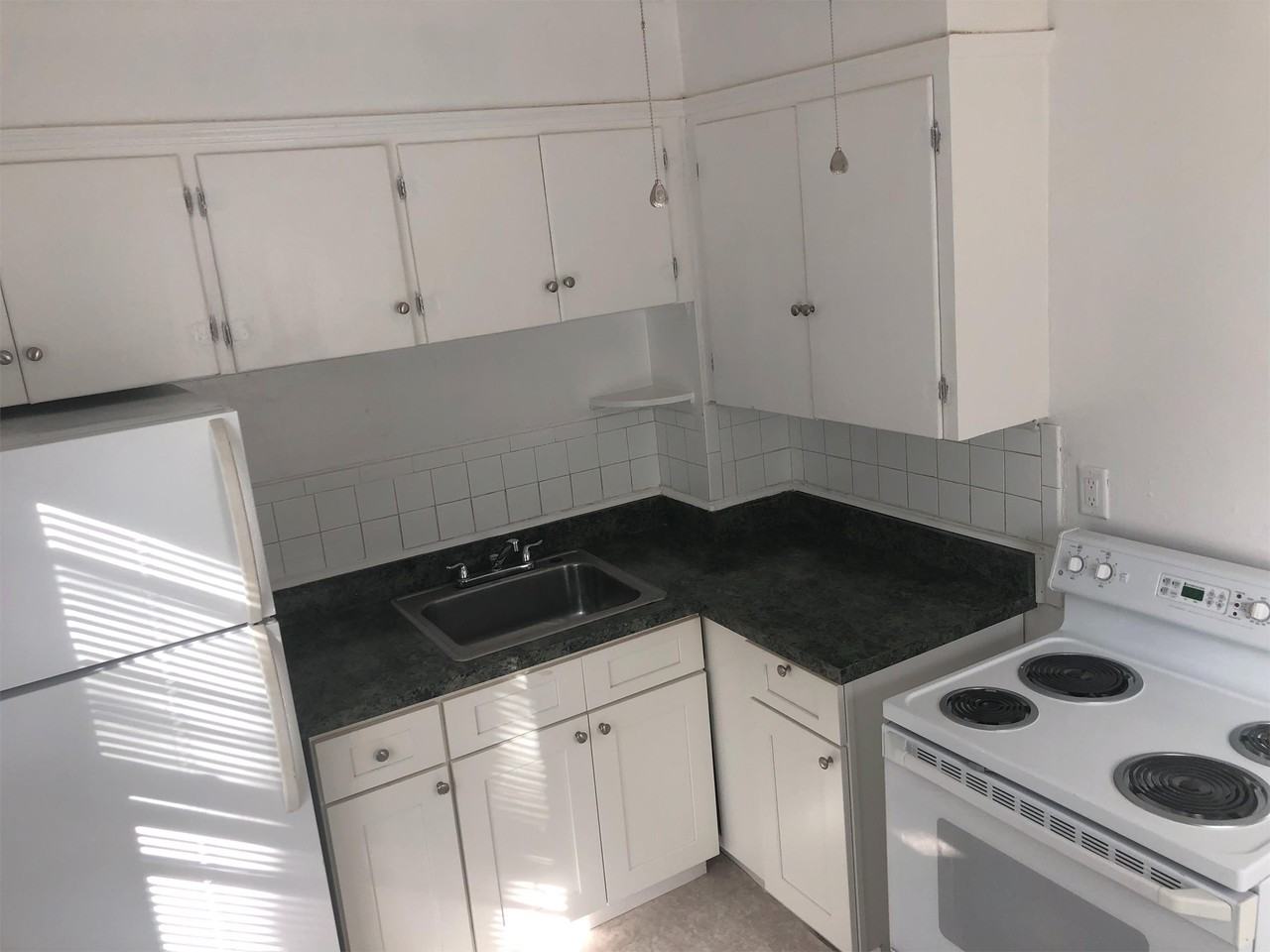 1982 Victoria Ave - Photo 6 of 11