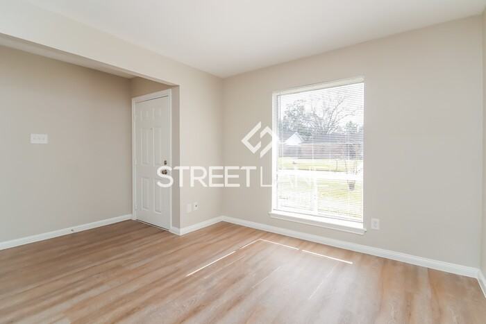 2016 Williamsburg Ct N - Photo 2 of 15