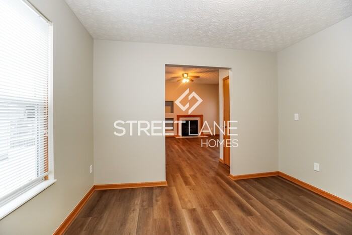 5796 Redsand Rd - Photo 3 of 15