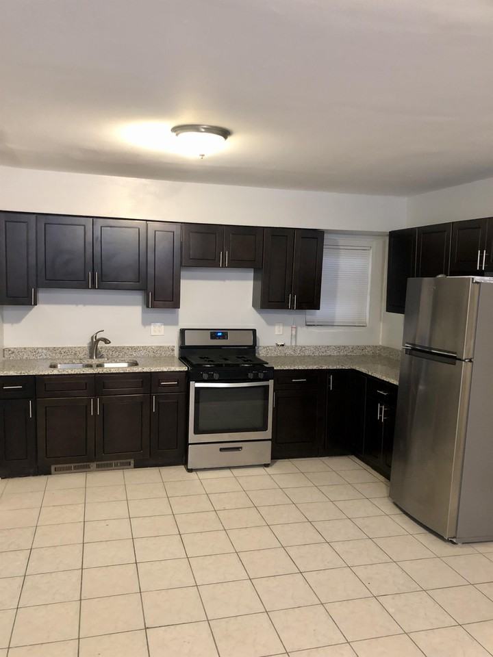 1824 W 46th St #1F - Photo 3 of 10