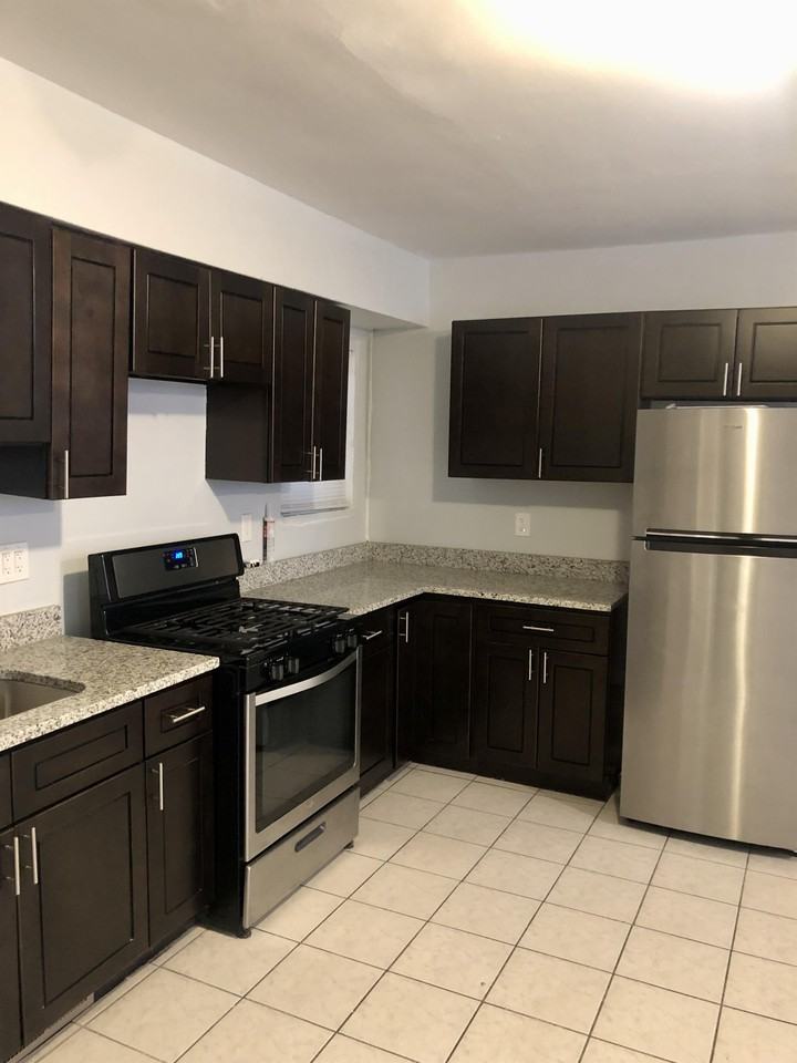 1824 W 46th St #1F - Photo 4 of 10