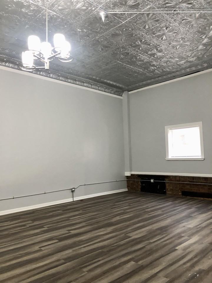 1824 W 46th St #1F - Photo 2 of 10