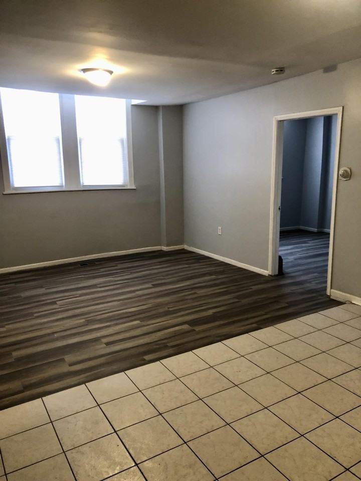 1824 W 46th St #1F - Photo 7 of 10