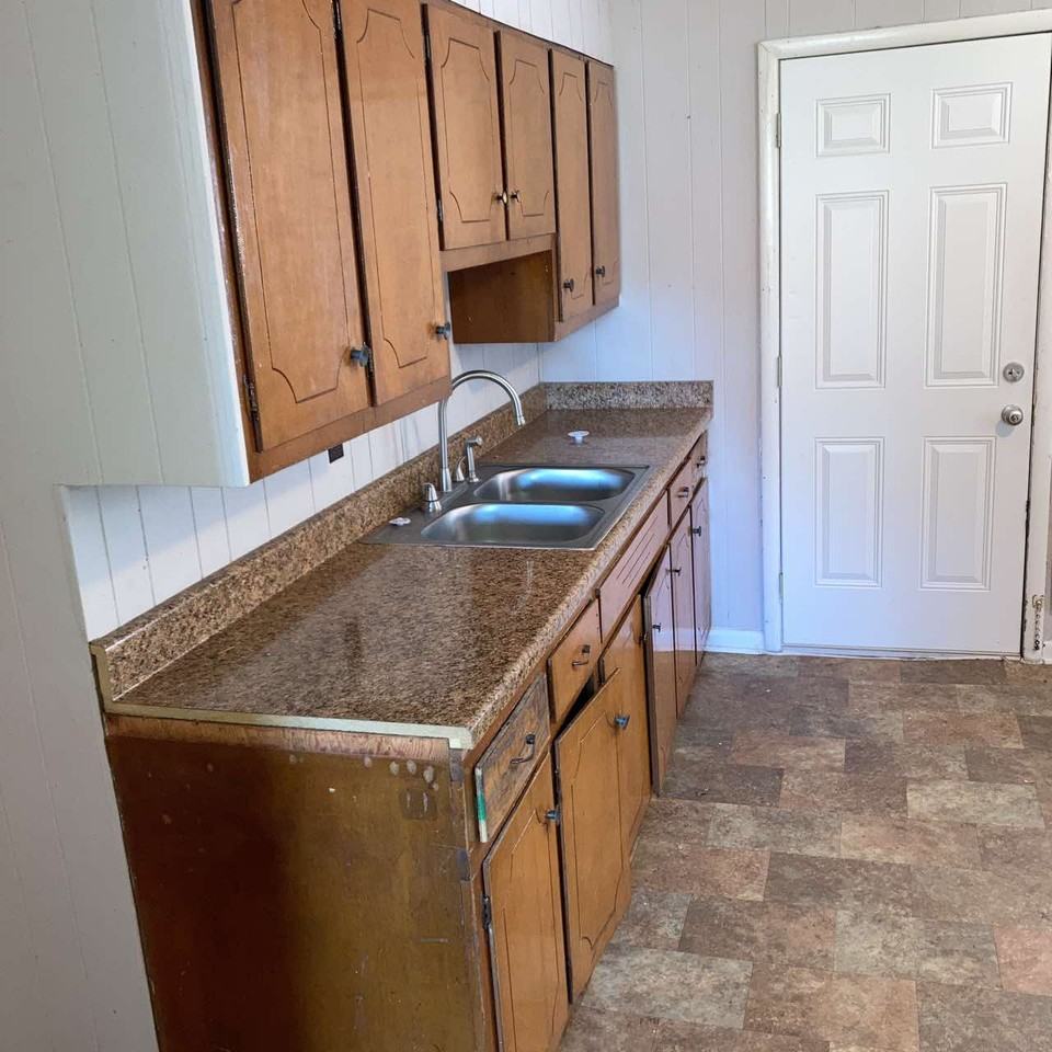 707 Sylvia St #707 - Photo 4 of 8