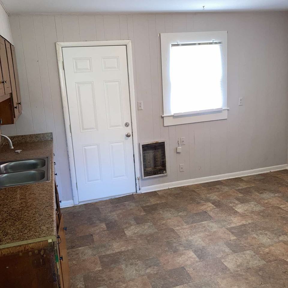 707 Sylvia St #707 - Photo 5 of 8