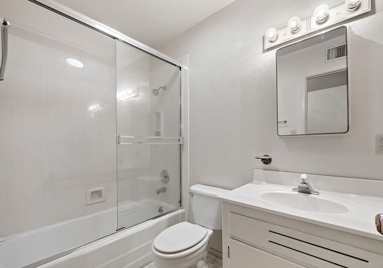 1017 E Diana Ave - Photo 2 of 9