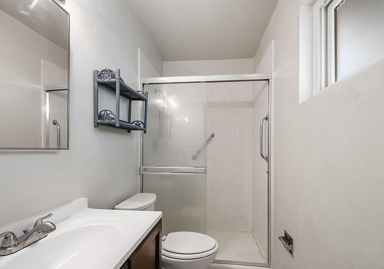 1017 E Diana Ave - Photo 3 of 9