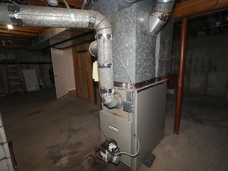 193 Stetson St - Photo 2 of 17