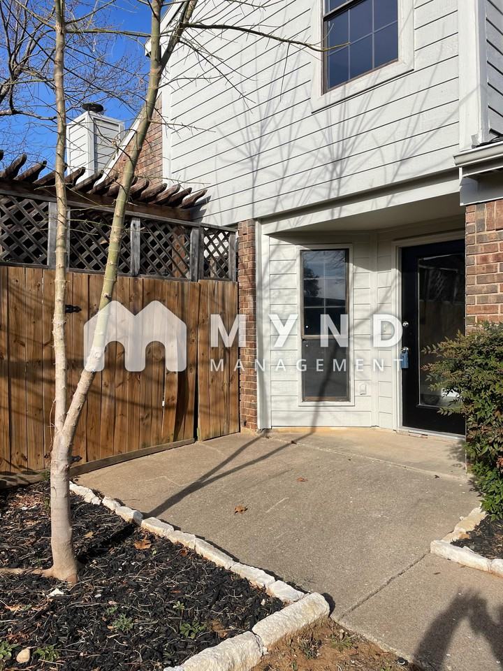 303 Sage Ln - Photo 2 of 17