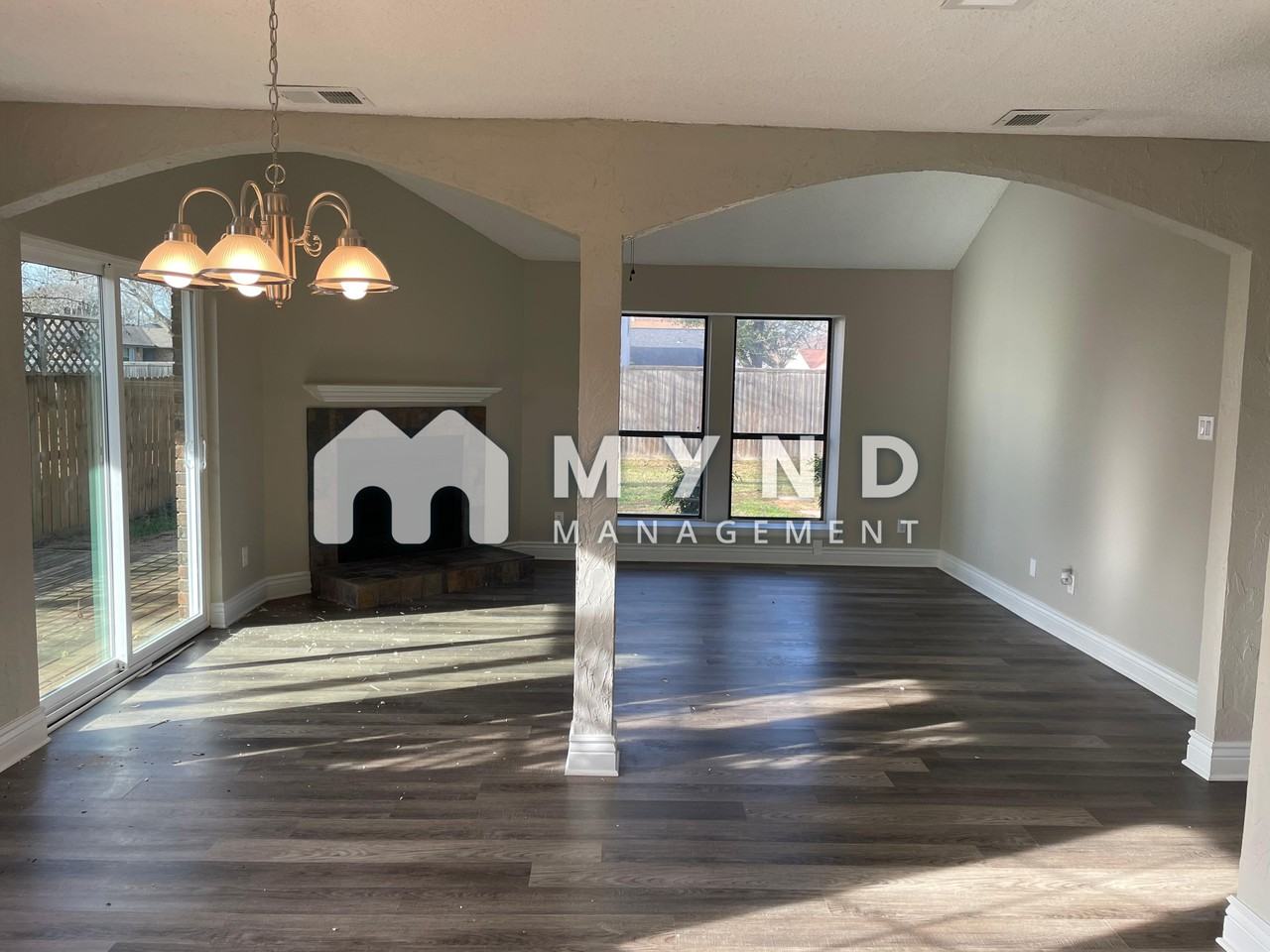 303 Sage Ln - Photo 3 of 17