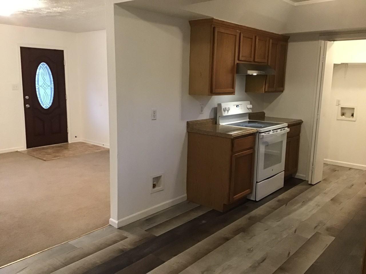 140 Lake L Dr - Photo 3 of 17