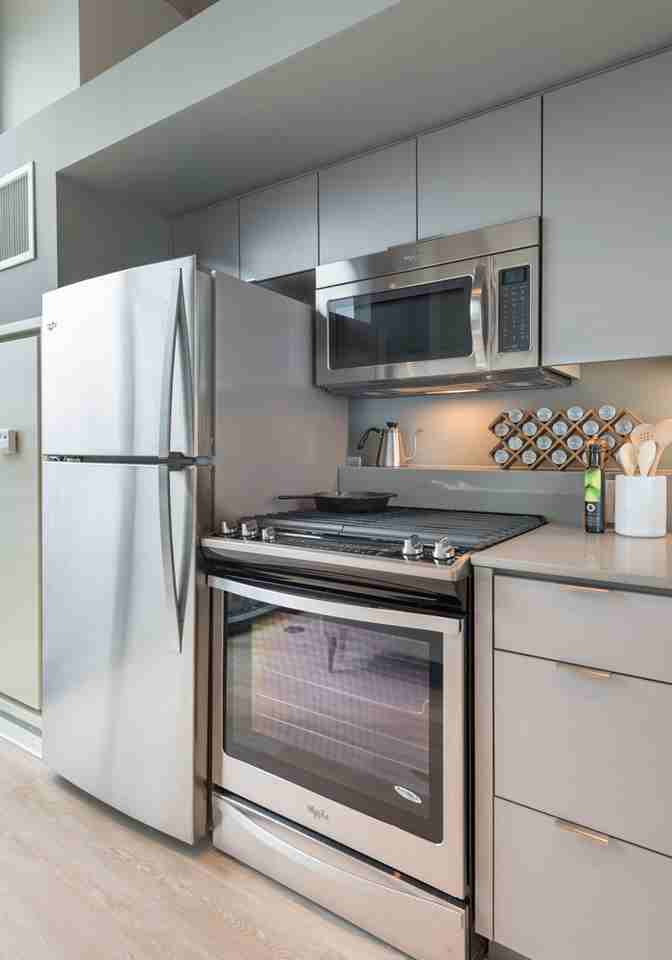 2210 N Washtenaw Ave #1105